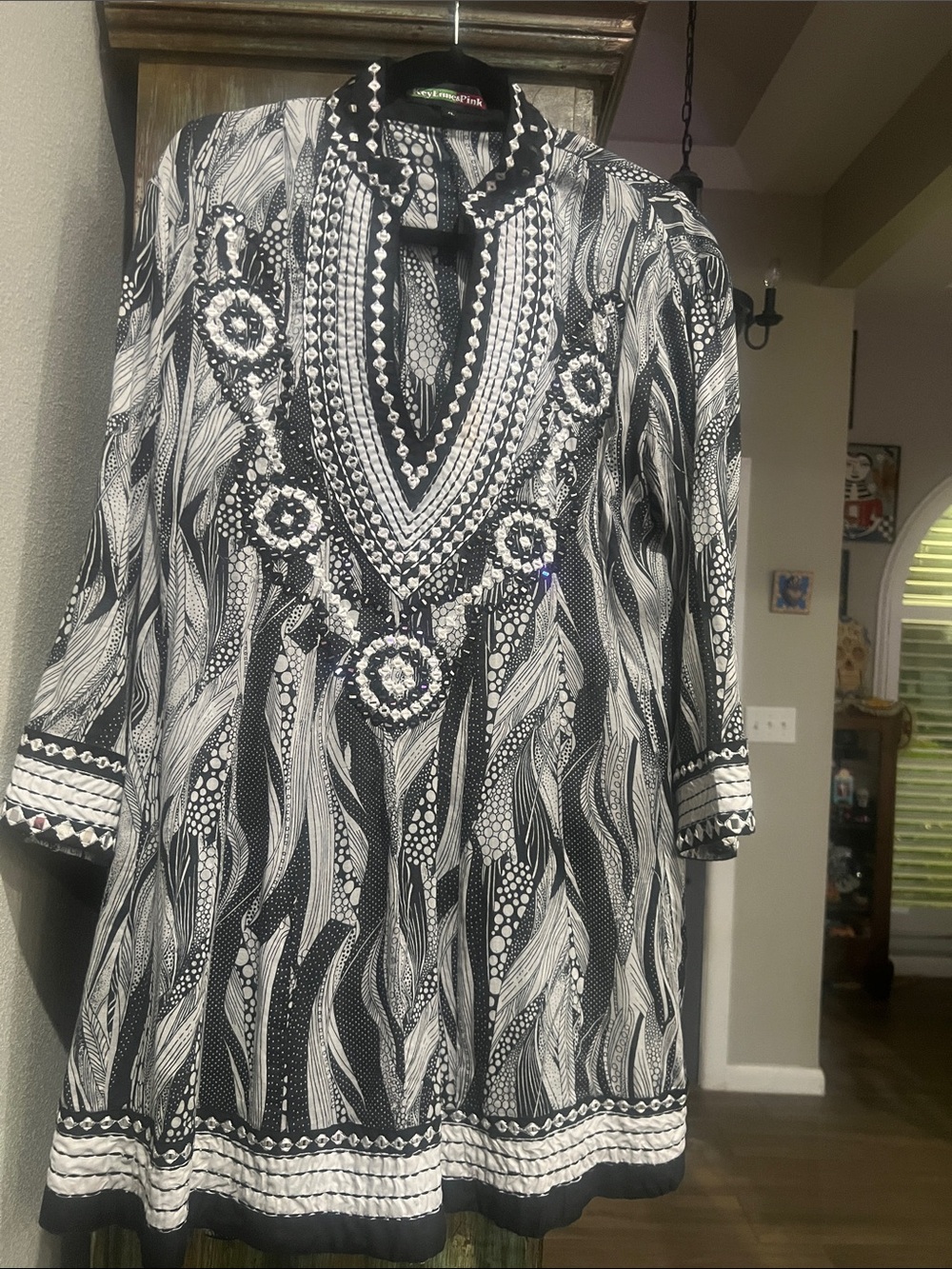Women’s Black & White Embroidered Mini Dress Tunic. Size XL